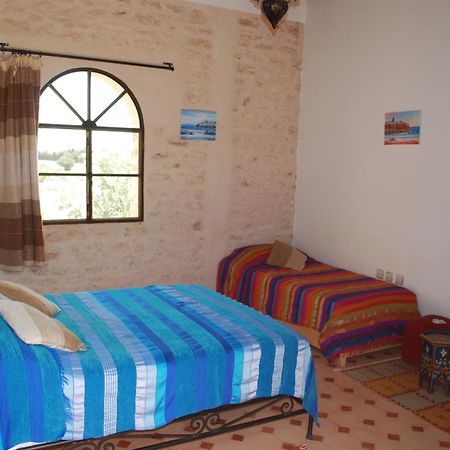 Riad Titima אסאוירה מראה חיצוני תמונה