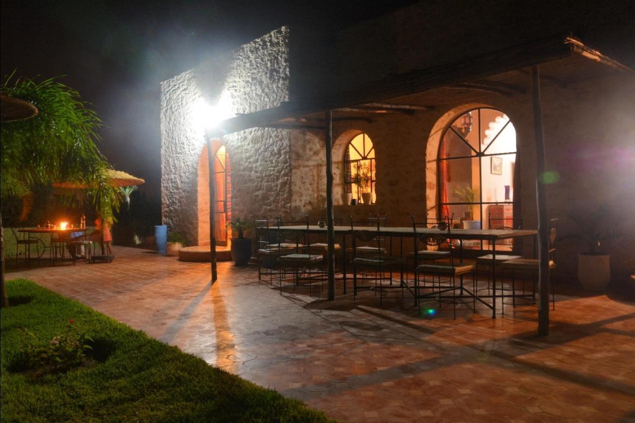 Riad Titima אסאוירה מראה חיצוני תמונה