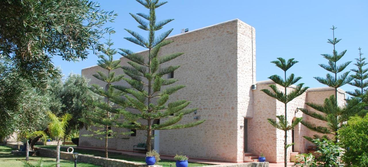 Riad Titima אסאוירה מראה חיצוני תמונה